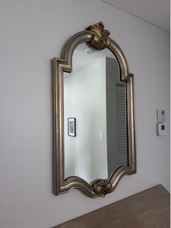 Gold mirror