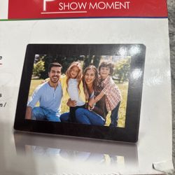 Digital Picture Frame ViewSonic VFA720W-50 7-Inch   Black.