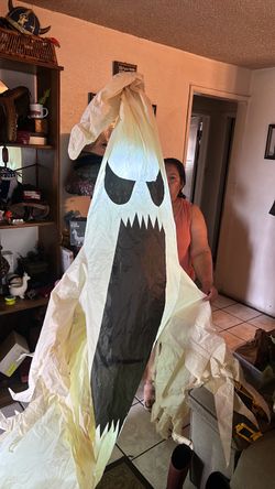 Inflatable ghost