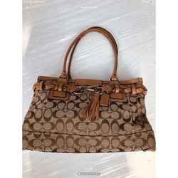 Large Ladies Authentic Coach Logo Handbag, Shoulder Bag, Leather Belt, Zippered