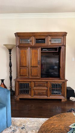 Entertainment cabinet/ TV console