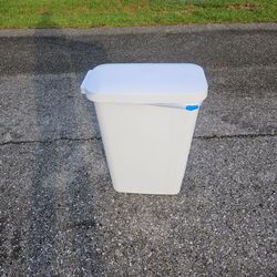 11 GAL STEPON SLIM TRASH CAN