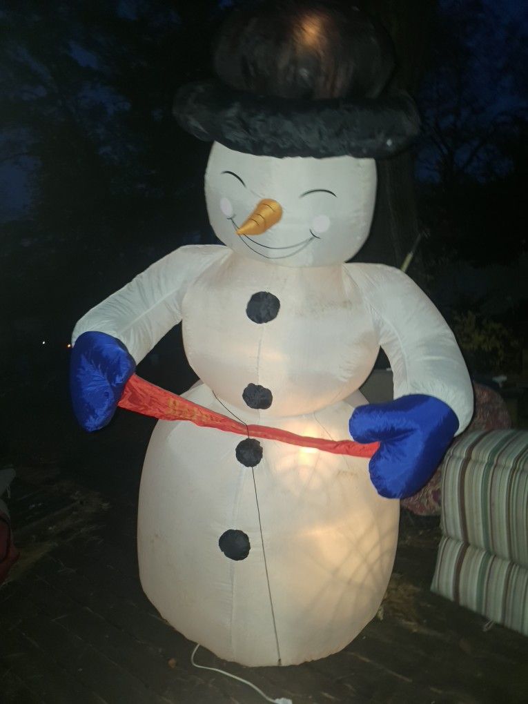 Prices Firm.. 8 Ft Blow Up Snowman