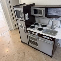 Toy Kitchen 