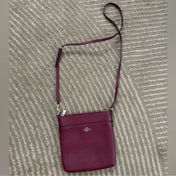 Great condition wine Coach Kitt Messenger Crossbody