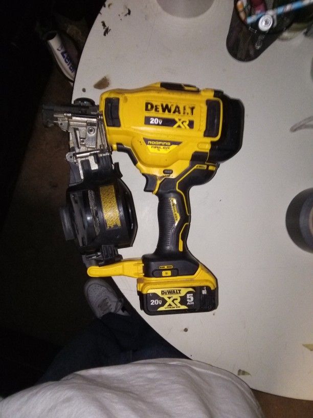 DEWALT 20V ROOFING NAILER BRUSHLESS