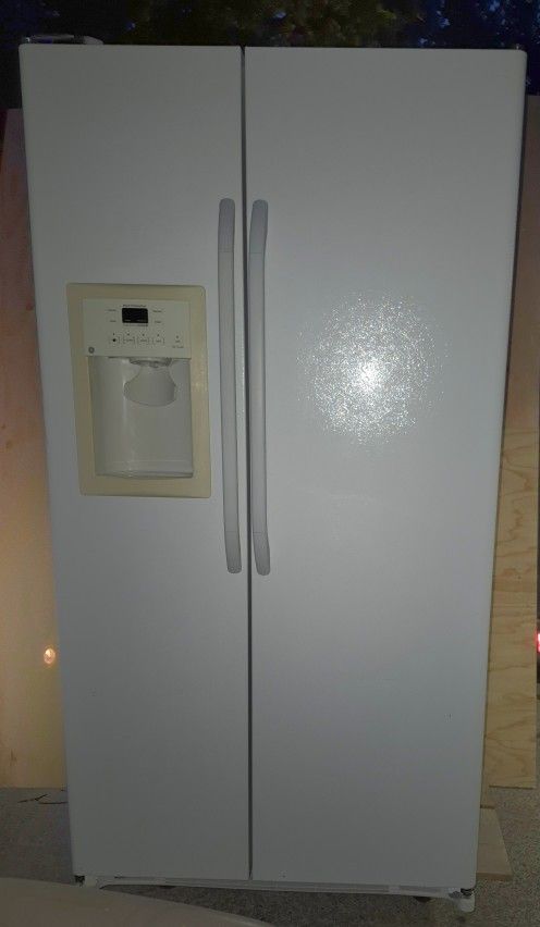 GE Refrigerator 