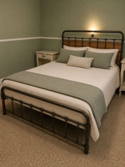Adjustable head and feet Queen bed base and frame