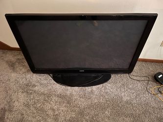 Sanyo Flat Screen TV with Stand and Roku Stick