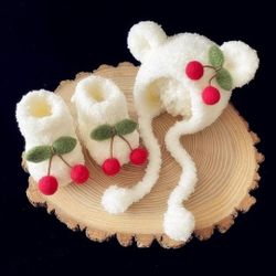 New Borns Cherry Set - Hat and Socks