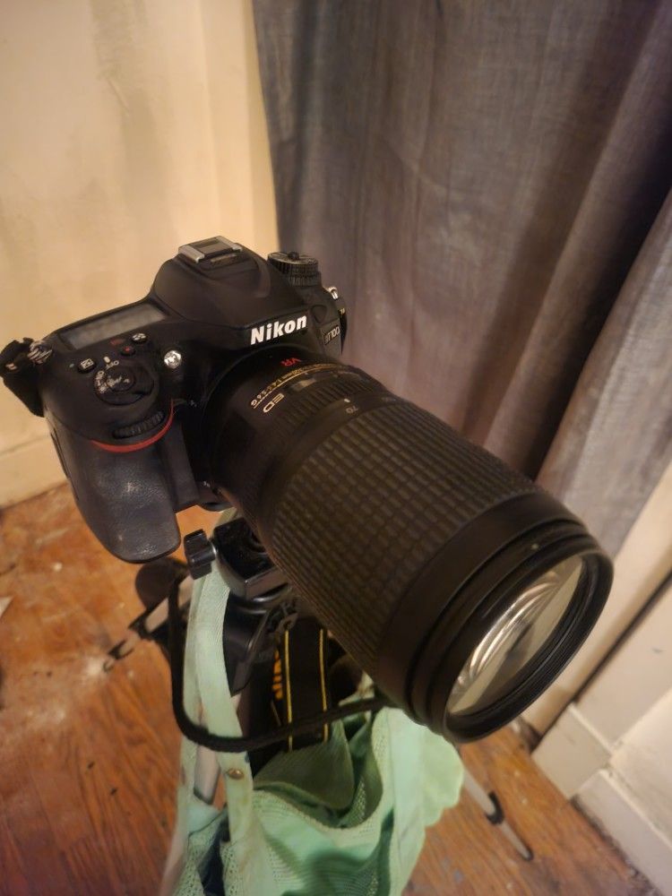 NIKON D1700 CAMARA, 5 LENSES, CHARGER,CARD,MULTI PORT, CASE, STRAP.