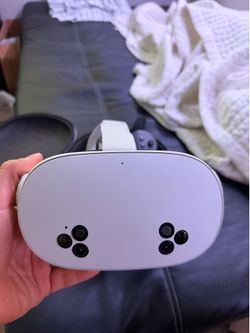 Meta Quest 3s 128 GB with Case