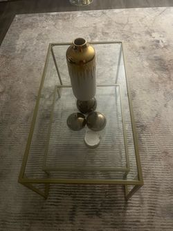 LIKE NEW COFFEE TABLE