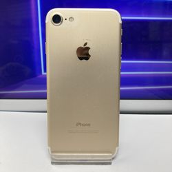 Factory Unlocked Iphone 7 32 gb comes with store warranty 