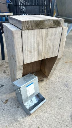 Wood bat house feeder natural pest control