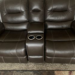 Dark brown Recliner Leather Couch In Perfect Condition