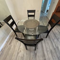 3 months old dinning table and 4 chair