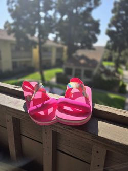 UGG Unisex-Child Zuma Sling Sandal Size 3y