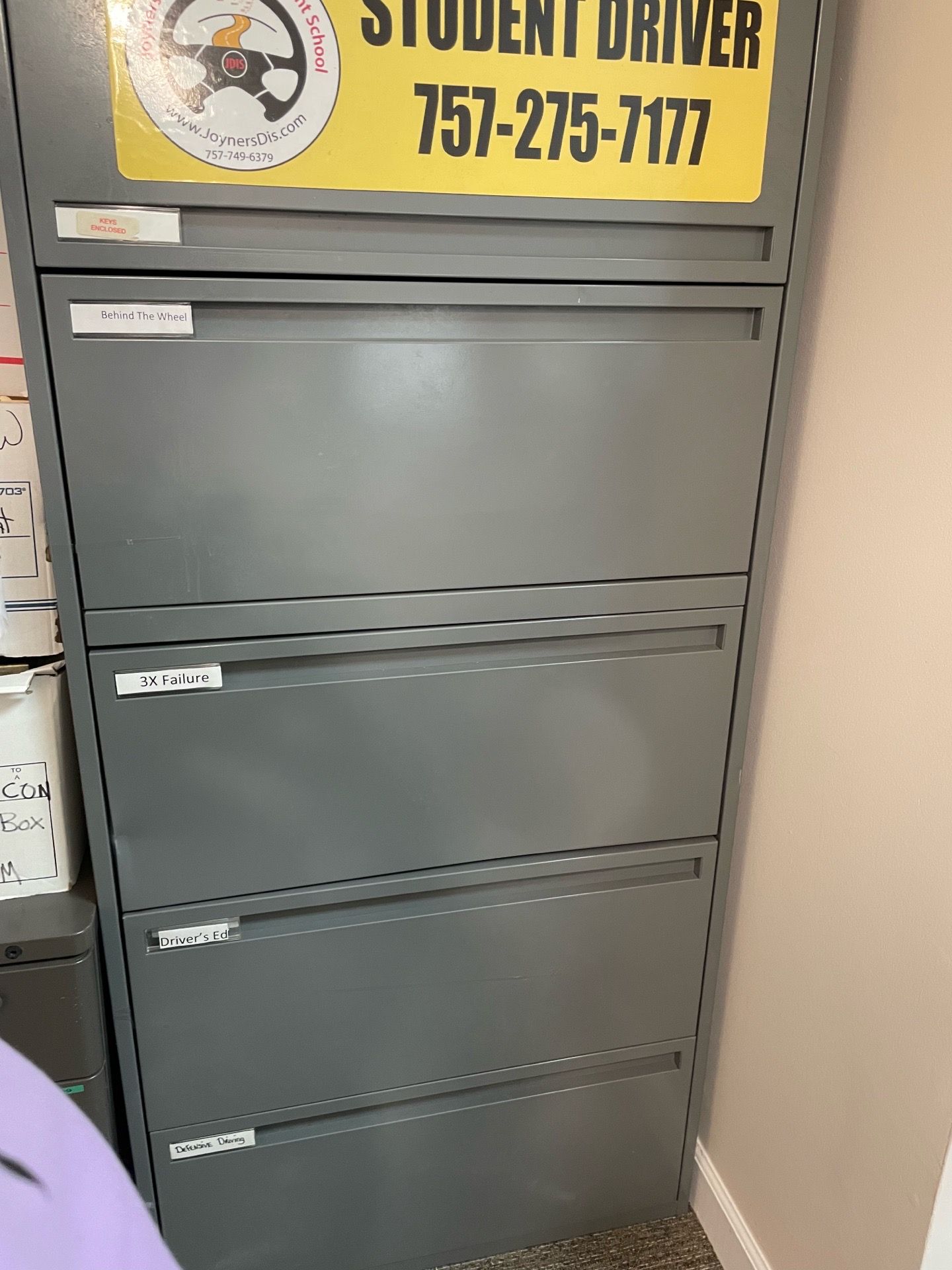 Hanging file cabinet