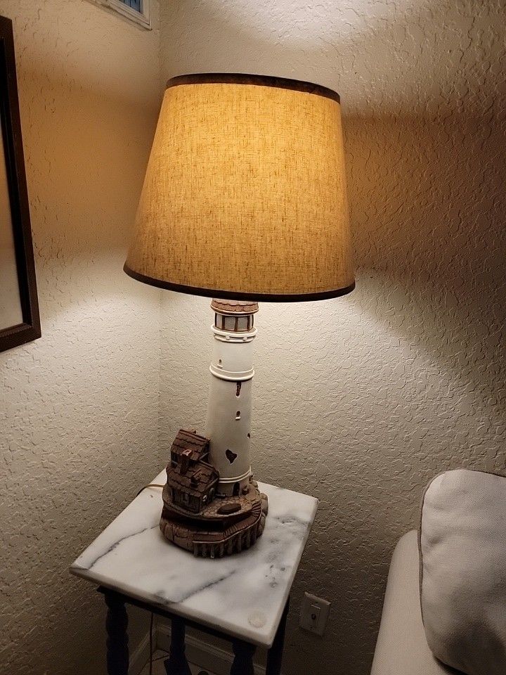 pair of lighthouses lamps 