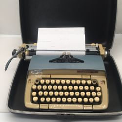 Vintage Smith -Corona Classic 12 Portable Typewriter 