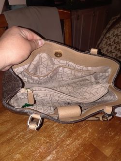 Vendo está bolsa Calvin Klein poco uso