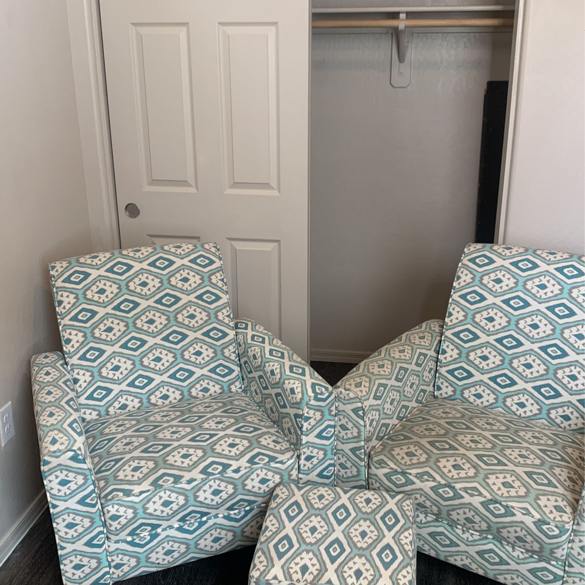 2 Wingback Chairs W/ Ottoman  And Extra Storage Ottoman 
