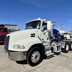 2014 Mack Pinnacle 