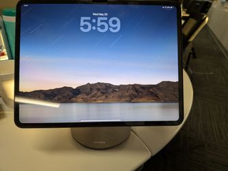 LIKE BRAND NEW IPAD PRO 13 M4 WITH CELLULAR 256GB INCLUDE MAGNETIC STAND
