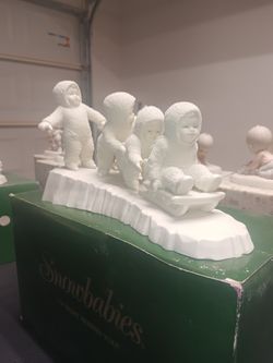 I'm right behind you snow baby figurine brand New