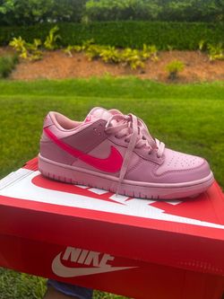 Nike dunks for sale size 8 in women’s