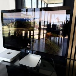 Apple 27" Thunderbolt Display Monitor A1407! Great condition comes with a 30 day warranty!