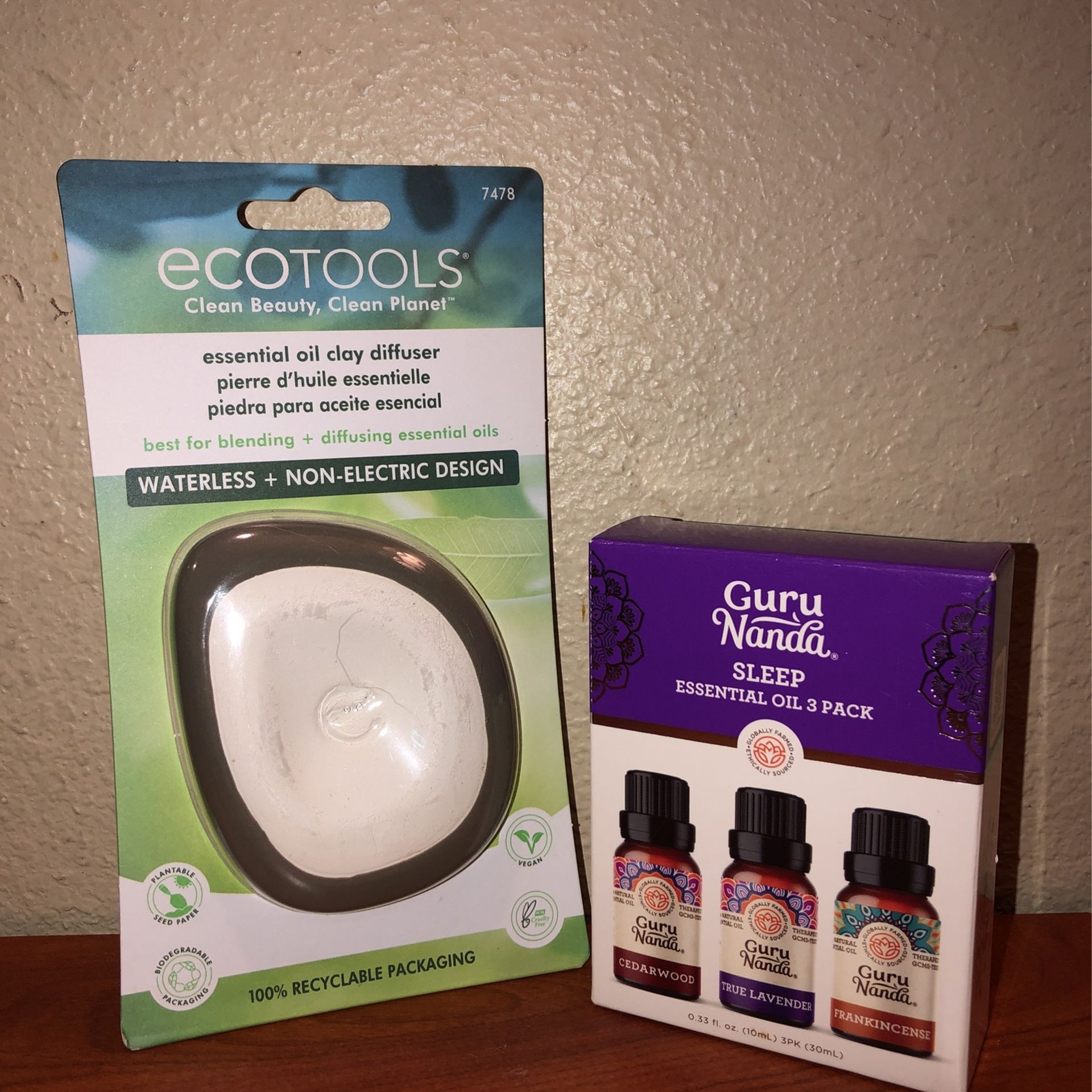 Brand NEW! ✳️   ecoTools & Guru Nanda - Clay Diffuser/Essential Oils(((PENDING PICK UP 5-6pm))) 