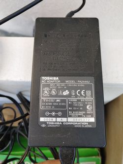 Toshiba Original AC Adapter PA2444U 15V 4A 60W UA0352P07