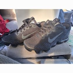 Black NIKE TENNISSHOES