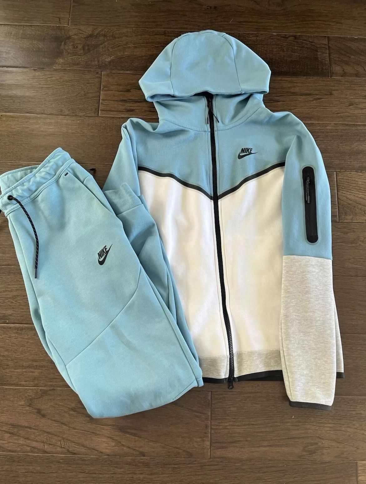 NIKE TECH FLEECE BABY BLUE & WHITE