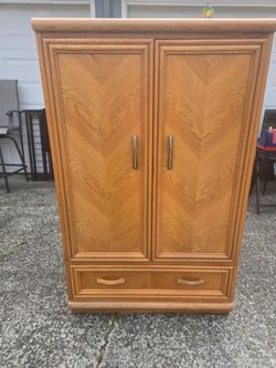 Solid oak vintage TV stand.....Select offer