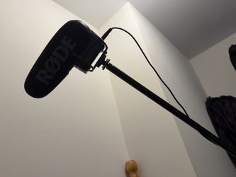 Rode shotgun mic with Mount included