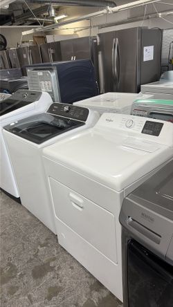 Whirlpool washer and gas dryer set