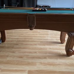 Pool Table With Rack And 5 Pool Sticks. 7ft. Mizerak Brand