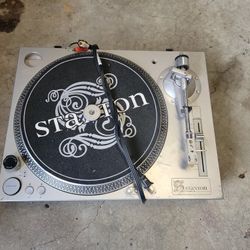Stanton STR8-60 Turntables