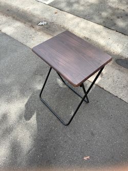 Folding table