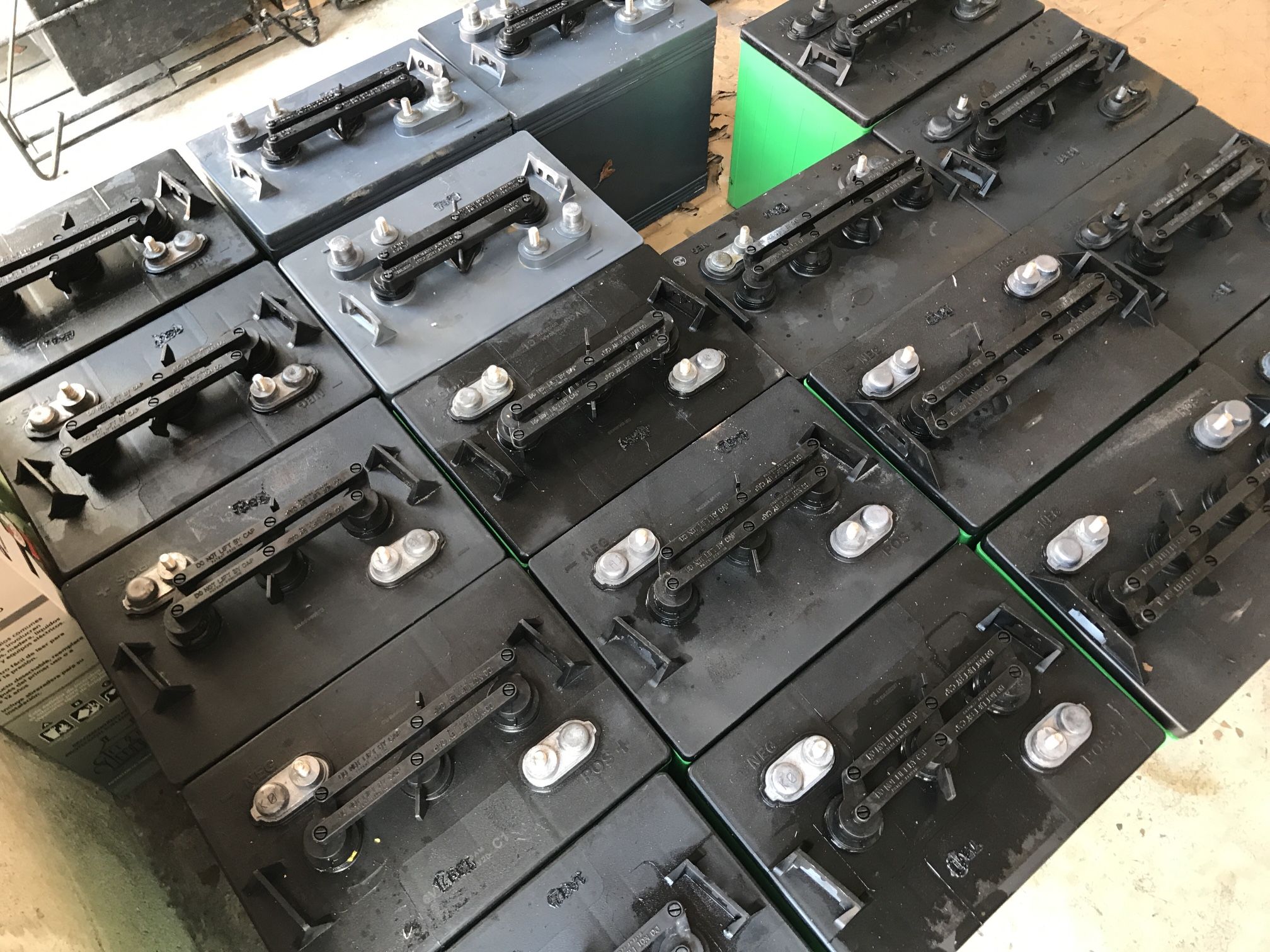8 volts Golf Cart Battery 8v Deep cycle. Guaranteed by Interstate Delivery available.