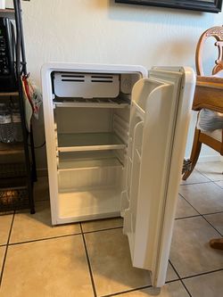 Frigidaire mini fridge