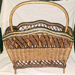 Vintage Wicker Magazine/newspaper Holder In Like New Condition