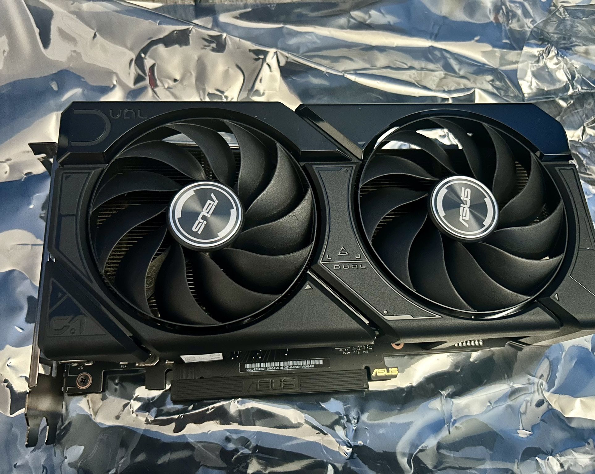 ASUS Dual GeForce RTXâ„¢ 4060 Ti EVO OC Edition 16GB GDDR6 with two powerful Axial-tech fans