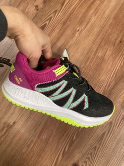 Girls athletic shoes clearance size 2