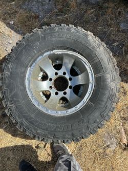 Federal Couragia MT 35x12.50R17 Tire on Alloy Wheel