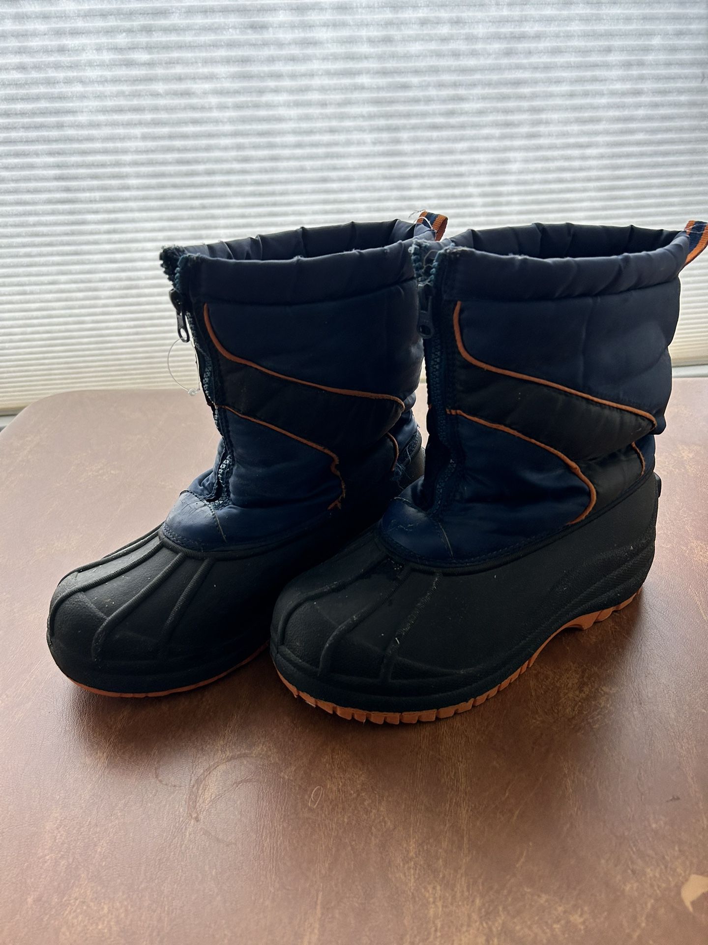 Snow boots size 5M