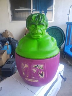 vintage 1970s incredible Hulk toy box